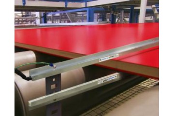 EXAIR Gen4 靜電棒(離子棒)可去除電暈處理塑料過程中的靜電 EXAIR Gen4 Ionizing Bar Removes Static From Corona Treated Plastic EXAIR Gen4 靜電棒(離子棒)可去除電暈處理塑料過程中的靜電 EXAIR Gen4 Ionizing Bar Removes Static From Corona Treated Plastic